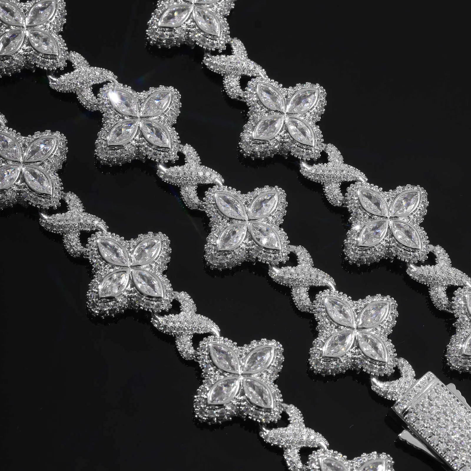 18" Flower Necklace VVS Moissanite Iced Out Cuban Link Chain